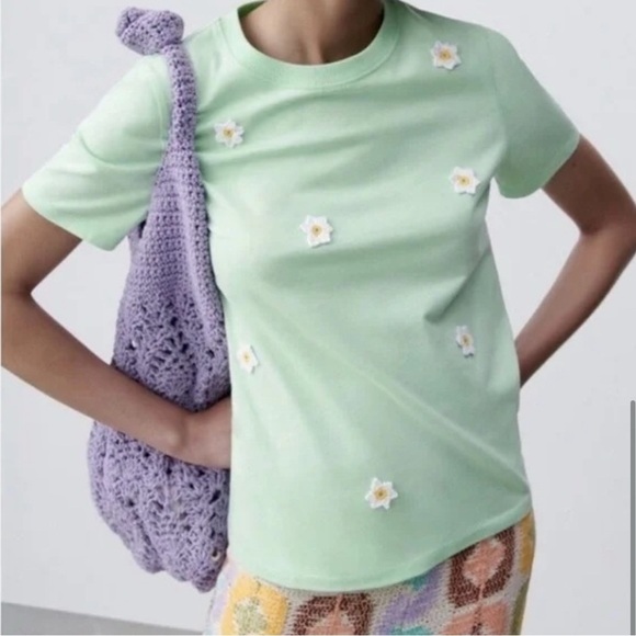 NWT Zara Crocheted Daisies Women's T-Shirt Small - Picture 1 of 13
